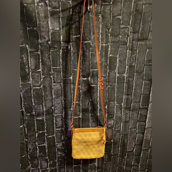 DOONEY & BURKE Signature Crossbody Fabricw/Leather Trim Adjustable Strap w/o tag - Picture 15 of 16